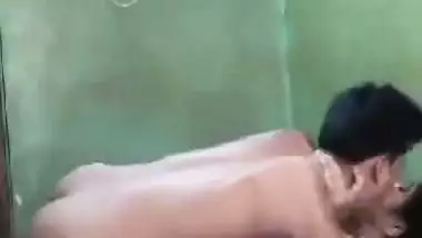 Guy fills stepsister’s pussy with cum in Bangla sex video