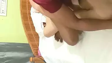 Hot ass Indian housewife doggy fucking viral MMS