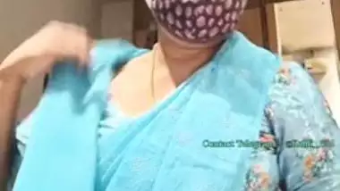 Tamil aunty Sivani in saree does nude live cam for money